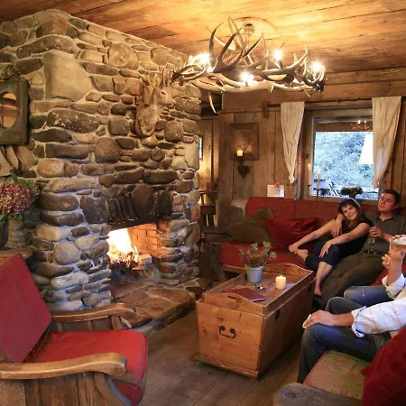 Luxurious Chalet With Jacuzzi And Sauna בקתה *