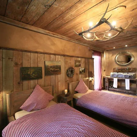 Luxurious Chalet With Jacuzzi And Sauna וואימס