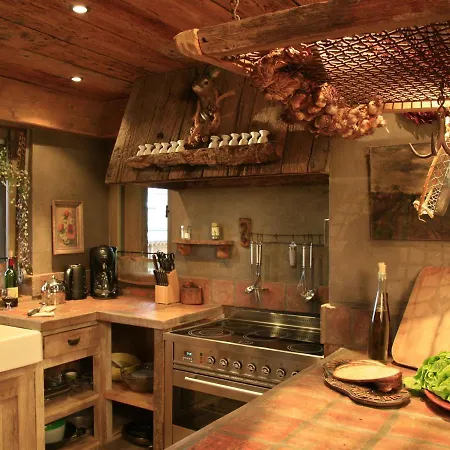 Luxurious Chalet With Jacuzzi And Sauna בקתה *
