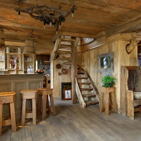 Luxurious Chalet With Jacuzzi And Sauna בקתה *