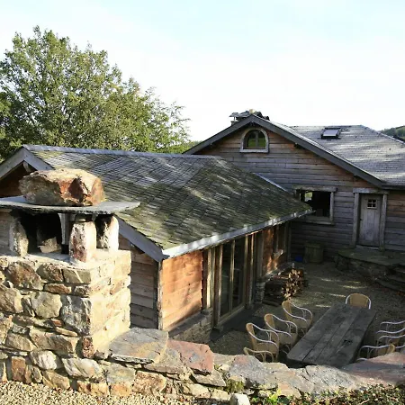 Luxurious Chalet With Jacuzzi And Sauna وايمس